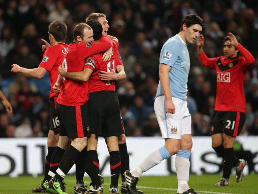 2016年7月：白袜队左投克里斯·塞尔因抗议复古球衣太丑将其剪碎，被队内禁赛。