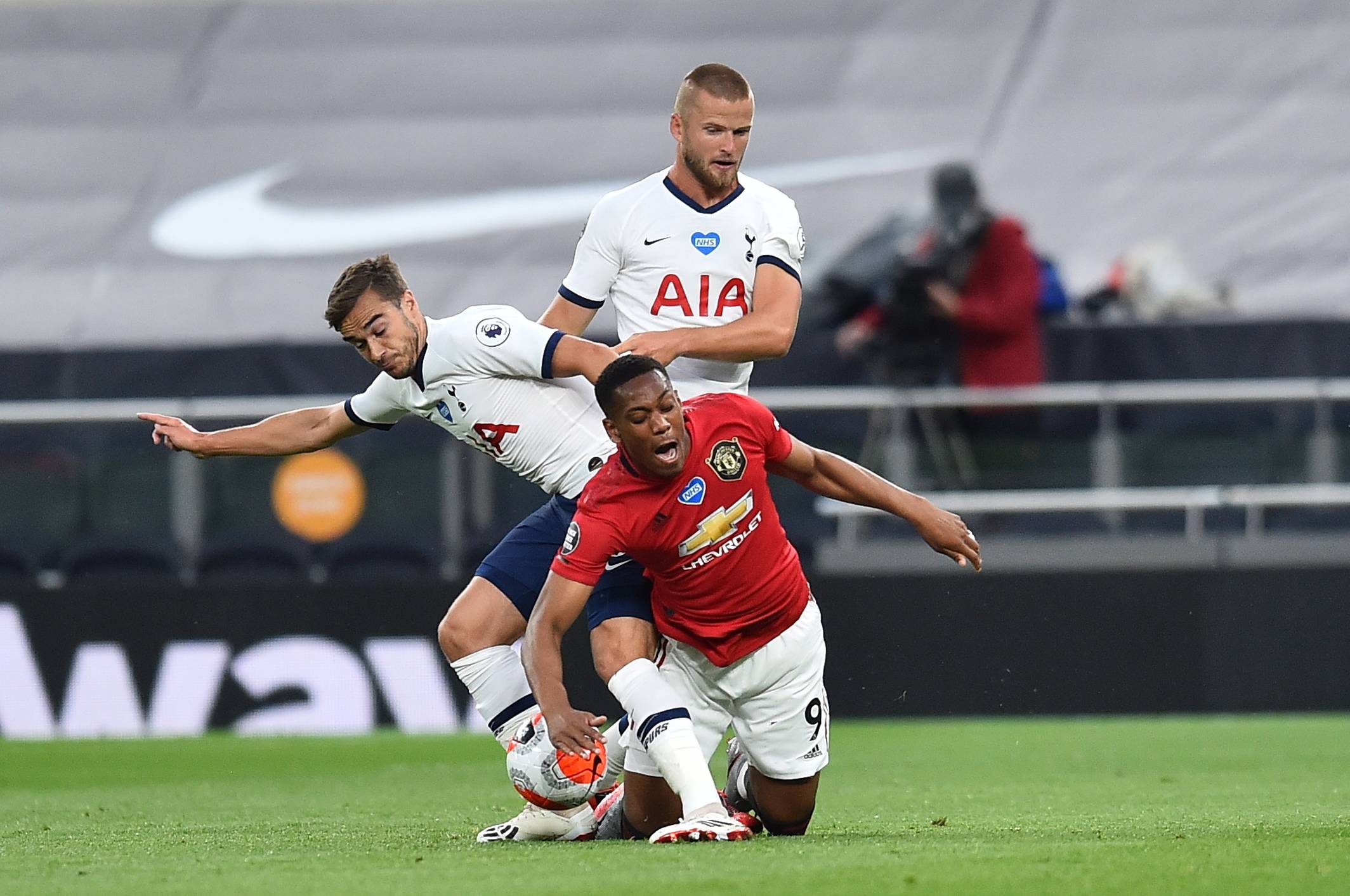 凯尔登初露锋芒，半场不到10分钟展现惊人实力（凯尔登崭露头角，上半场不足10分钟便彰显强劲实力）