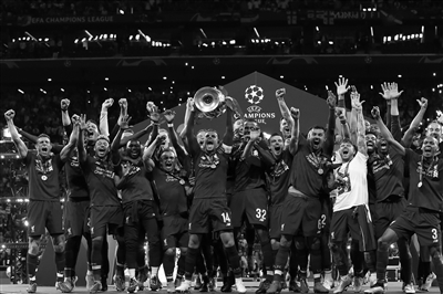 半场战报：莱切2-0都灵，班达建功，拉萨纳-库利巴利破门