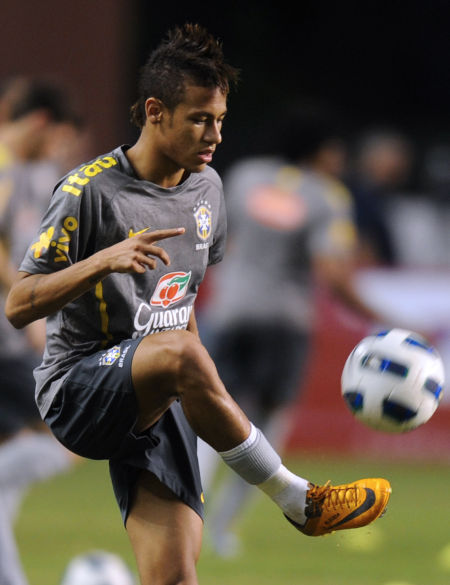 2025巴甲10月最佳球员：帕尔梅拉斯中锋维托尔-罗克