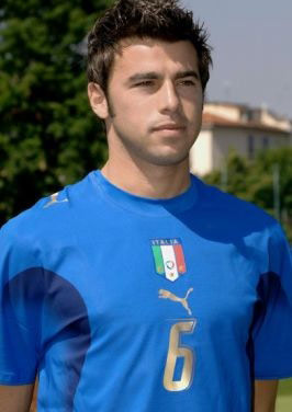 国足U22战乌兹别克首发站位：阵型4-4-2，蒯纪闻搭档朱鹏宇