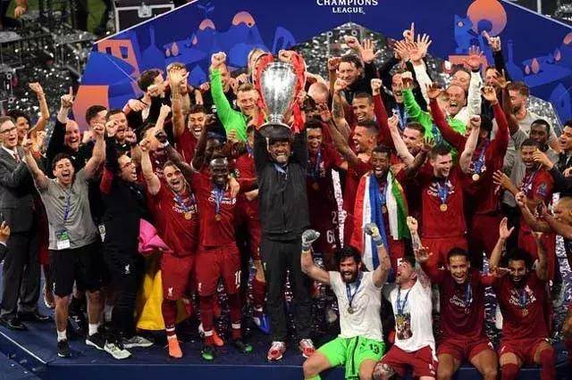 祝贺一下队友！哈登总得分历史前十 比尔INS转发相关海报（队友送上祝贺：哈登跻身历史得分前十，比尔在INS转发海报）